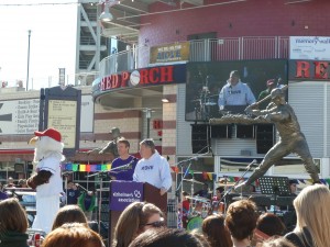 Tim Brandt and Terry Moran of ABC at National's Park speaking at 2010 National Memory Walk in DC for the Alzheimer's Association